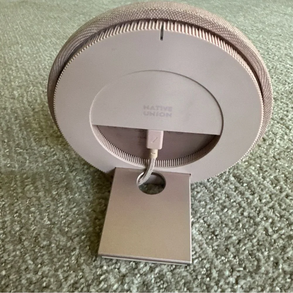Anthropologie x Native Union Wireless Cellphone Charging Dock | Rose Pink